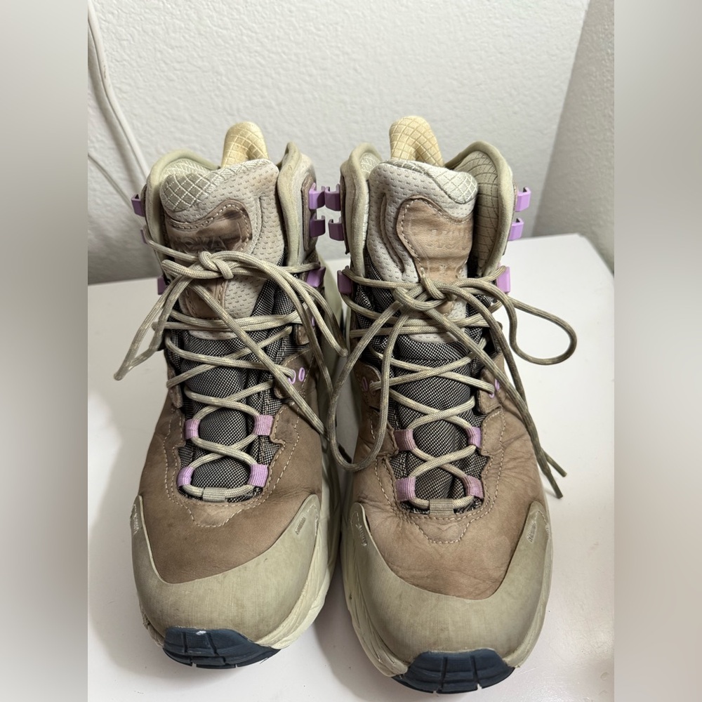 Hoka Women's Kaha 2 Gore-Tex Boots - Beige and Lavender - Picture 3 of 8